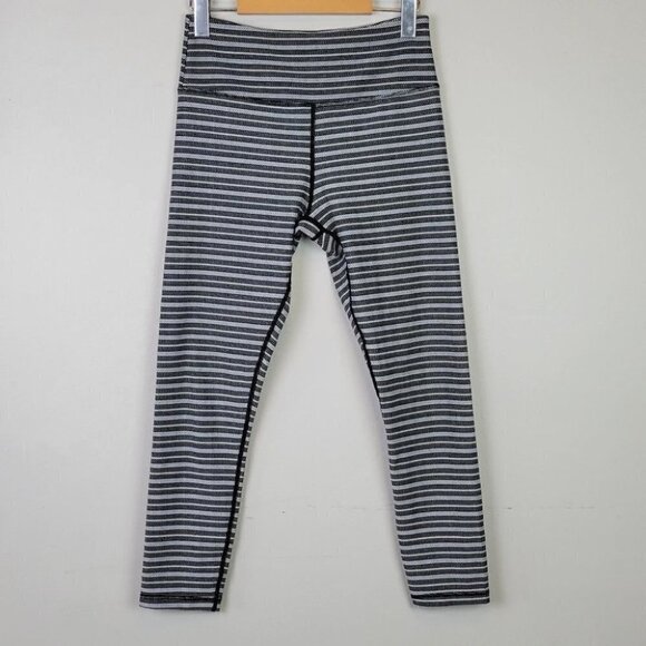 𝅺zyia Active Chevron Striped Crop Leggings High Rise Black White 6-8 - Picture 10 of 10